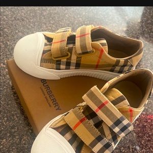 Burberry toddler shoes
